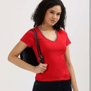 Tommy Hilfiger Women's V-Neck T-Shirt, Casual Short Sleeve Cotton, Red Size XS S
